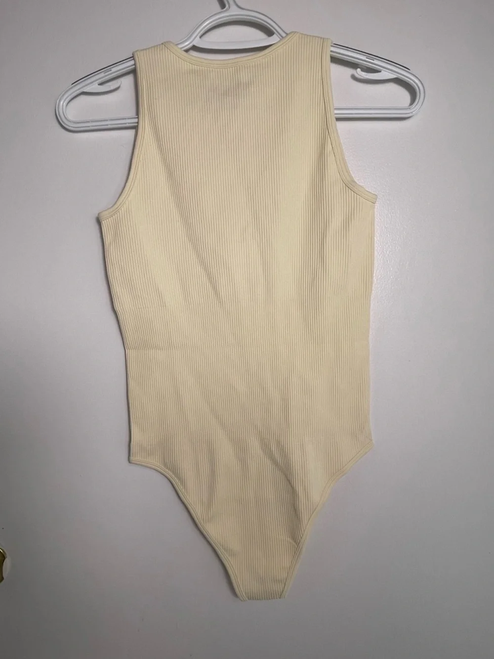 OQQ Women’s Sleeveless Cream Ribbed Bodysuit - Minimal Crew Neck Size M NWOT